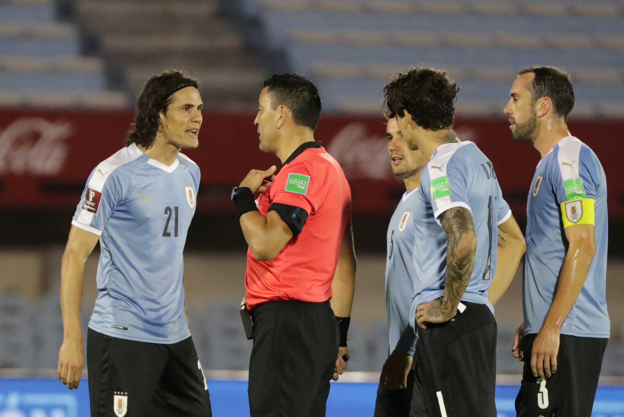 Mất qu&acirc;n đ&aacute; World Cup, Brazil nổi cơn thịnh nộ với giải Ngoại hạng Anh - Ảnh 5.