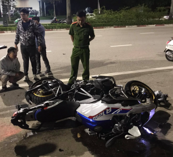 CLIP: &ldquo;Si&ecirc;u m&ocirc;t&ocirc; BMW t&ocirc;ng xe m&aacute;y văng gần 100 m, 3 người thương vong - Ảnh 3.