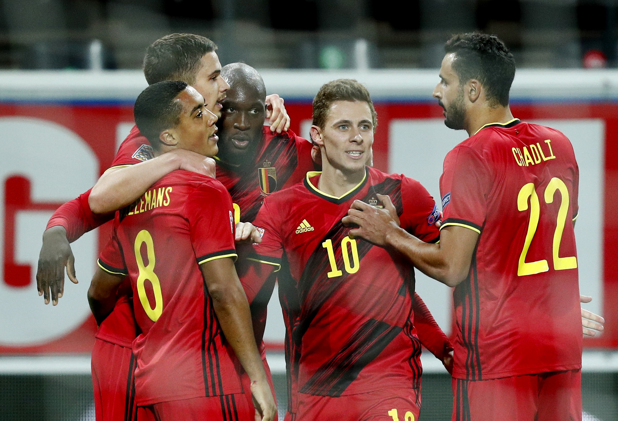 "Người nhện" Courtois phá lưới nhà, Bỉ vượt Đan Mạch giành vé vàng bán kết Nations League