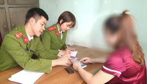 Nữ hiệu phó trường tiểu học bị ‘tố’ lừa chạy việc rồi chiếm đoạt hơn 1,5 tỉ đồng