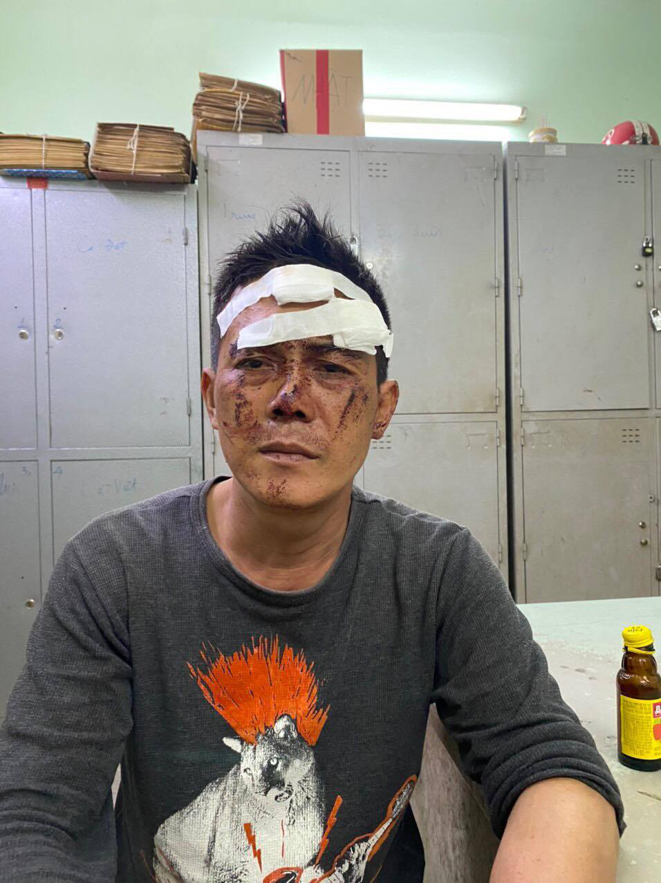 G&atilde; đ&agrave;n &ocirc;ng d&ugrave;ng kim ti&ecirc;m uy hiếp c&ocirc; g&aacute;i trẻ ở quận 1 - Ảnh 1.