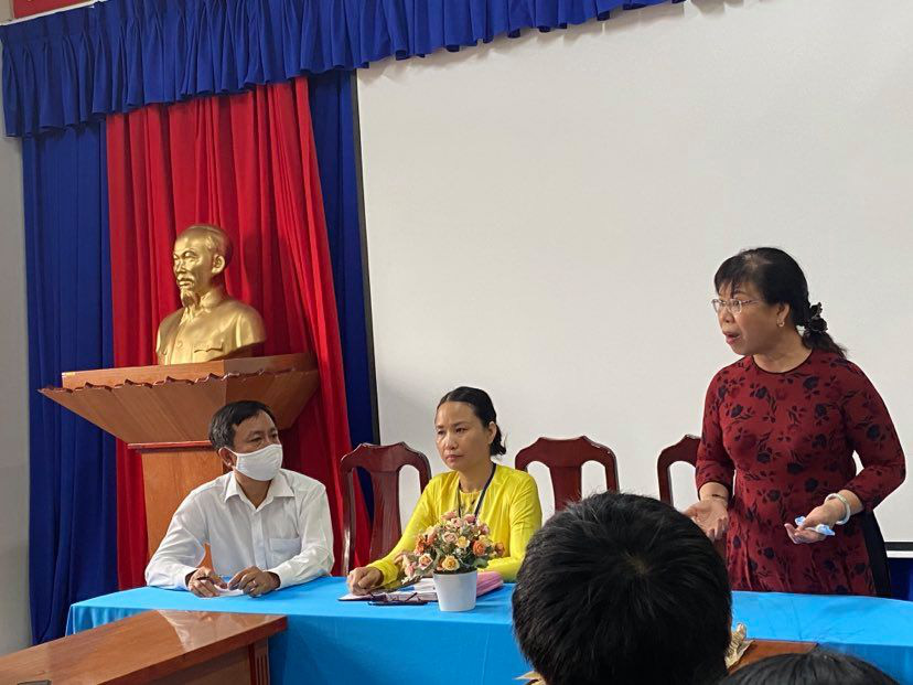 Phụ huynh bật khóc khi chứng kiến bữa ăn bán trú: Hiệu trưởng khẳng định "không có lợi ích nào"