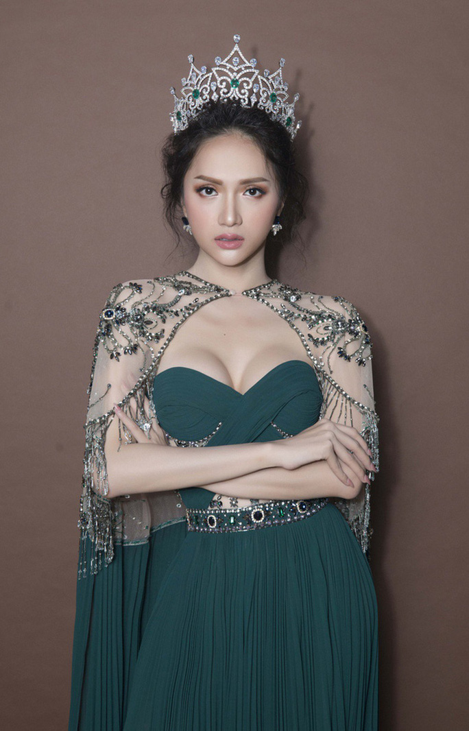Hương Giang cúi đầu xin lỗi, liệu có thật lòng? - Ảnh 2.
