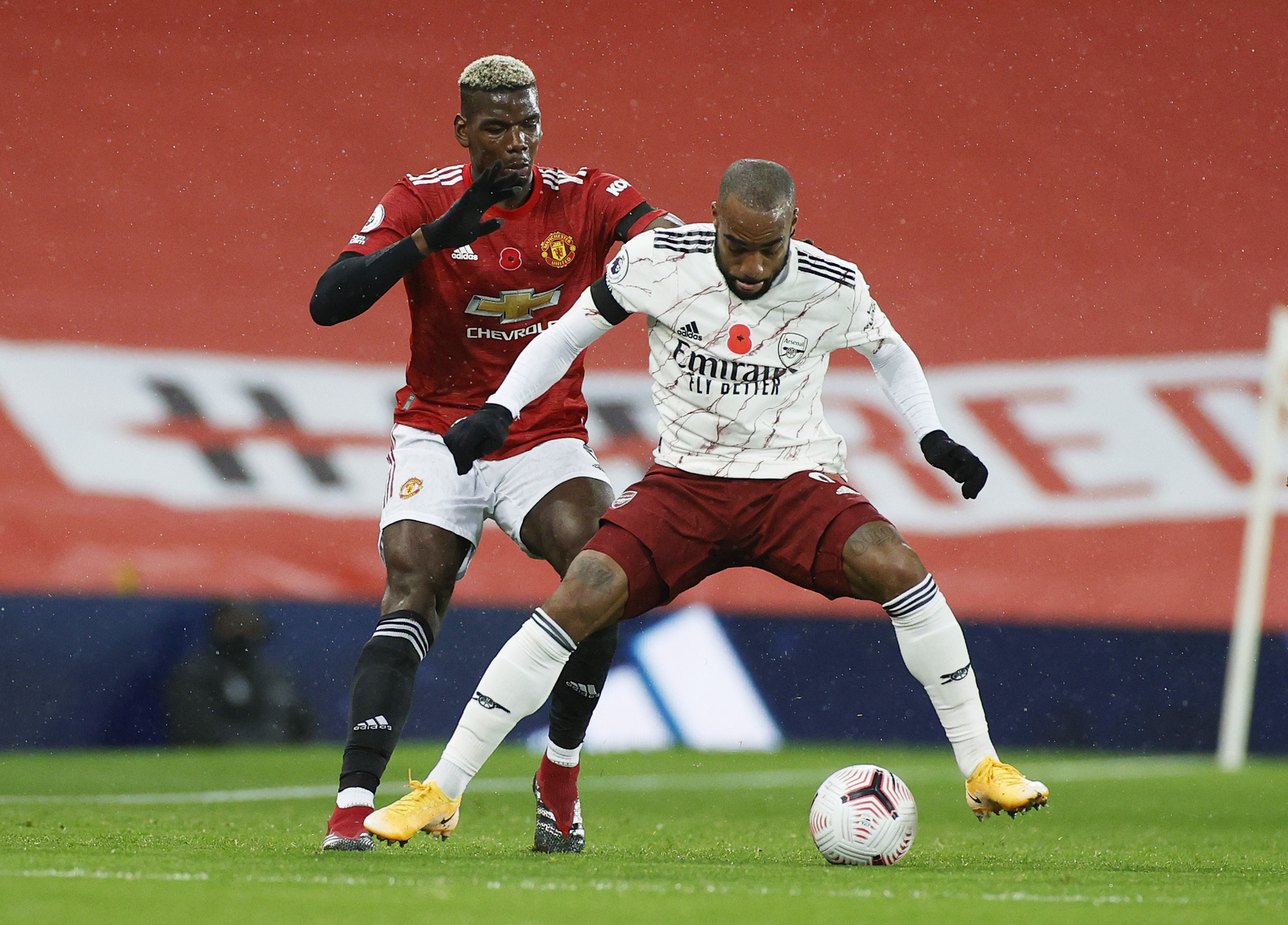 Paul Pogba tạo phạt đền, Man United gục ngã trước Arsenal - Ảnh 1.