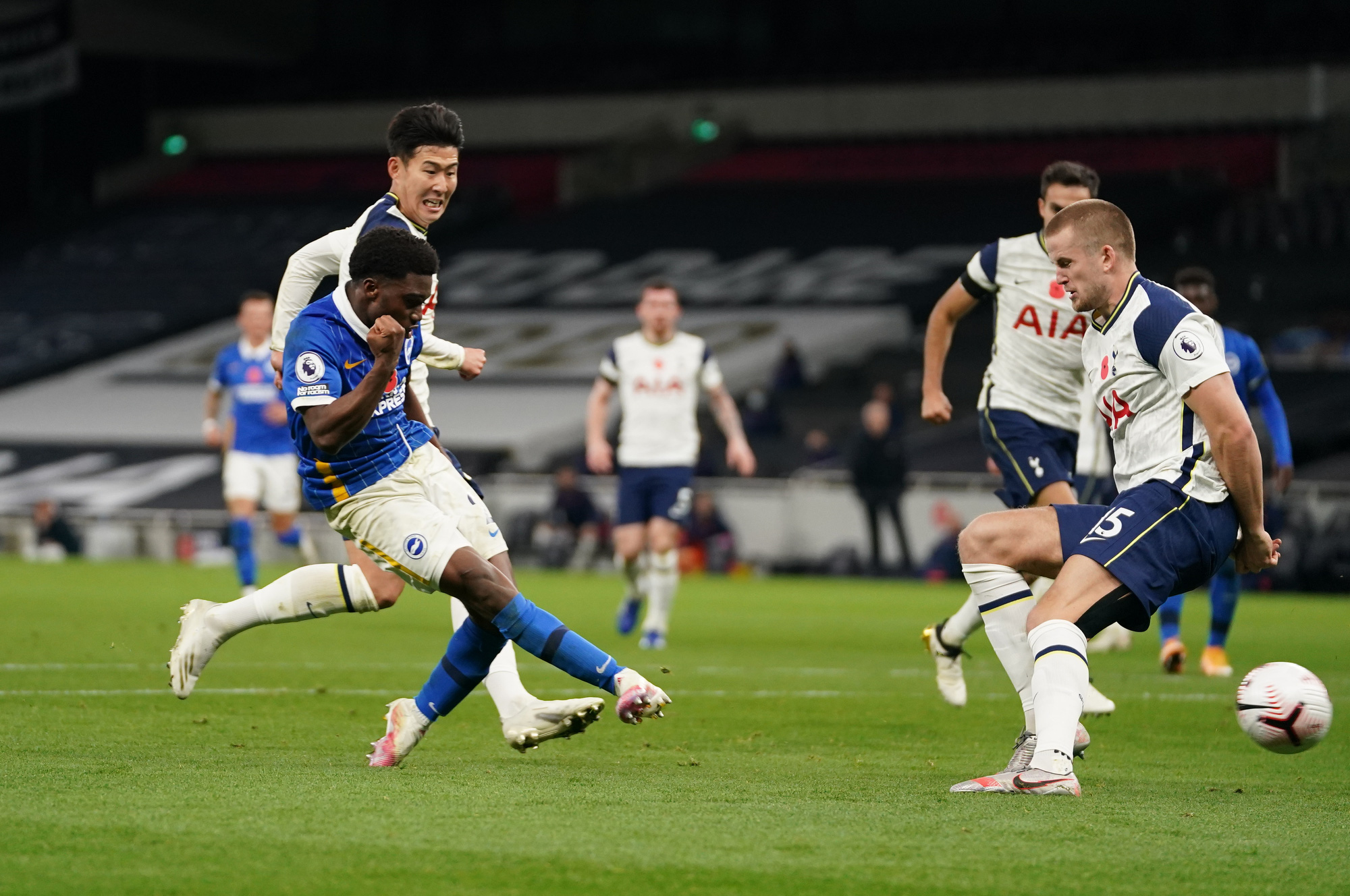 Siêu dự bị Gareth Bale tỏa sáng, Tottenham lên ngôi nhì Ngoại hạng - Ảnh 4.