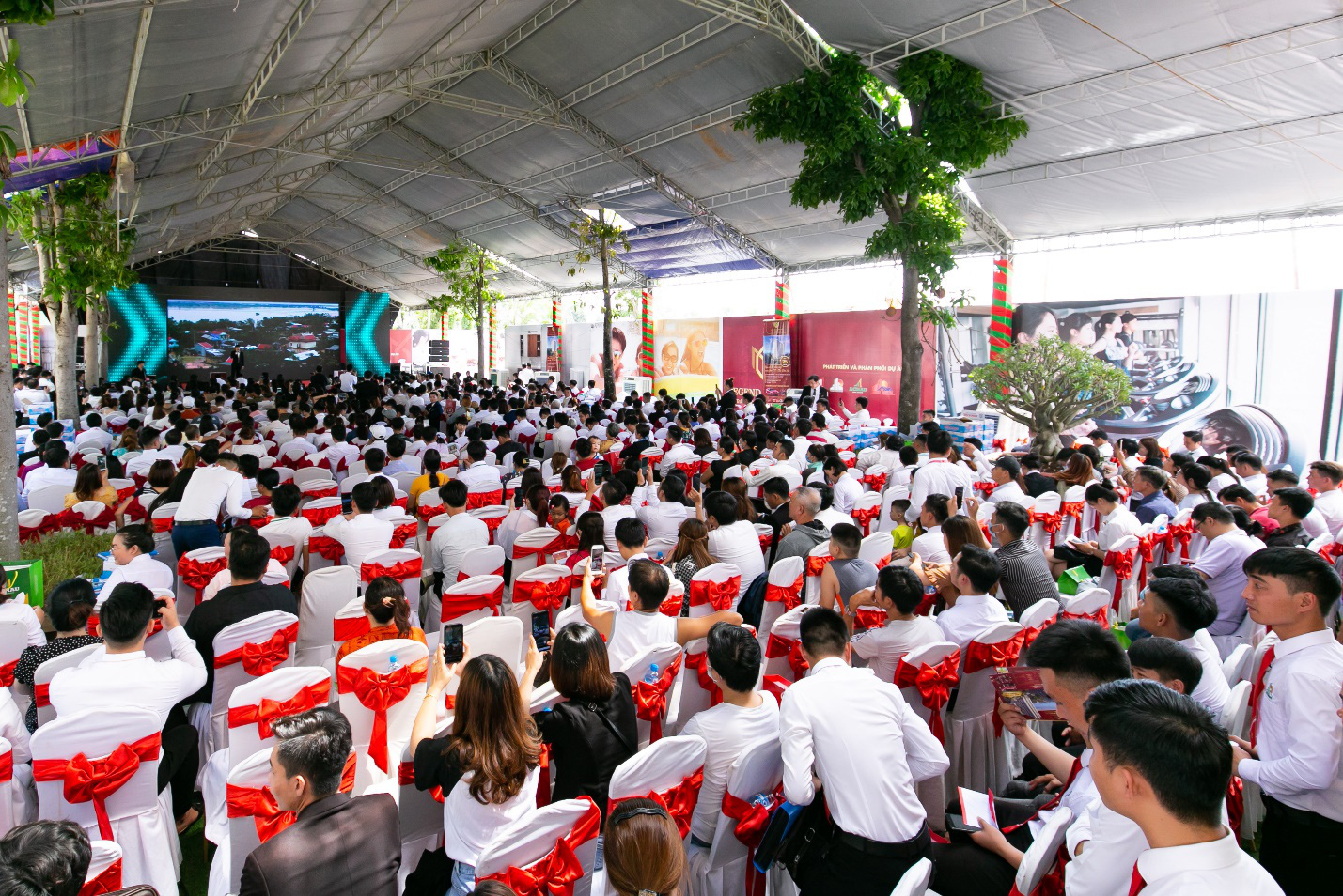 Li&ecirc;n minh 5F quy&ecirc;n g&oacute;p 500 triệu đồng hỗ trợ miền Trung - Ảnh 1.