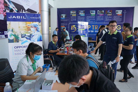 Sôi nổi Ngày hội việc làm Khu Công nghệ cao