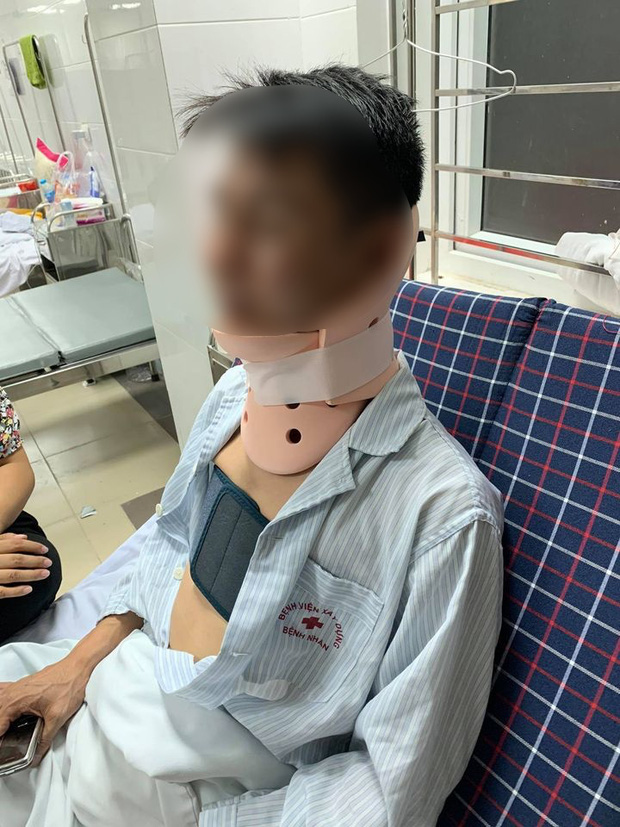 Một người đàn ông bị người lạ đánh hội đồng gãy xương sườn sau va chạm giao thông - Ảnh 1.
