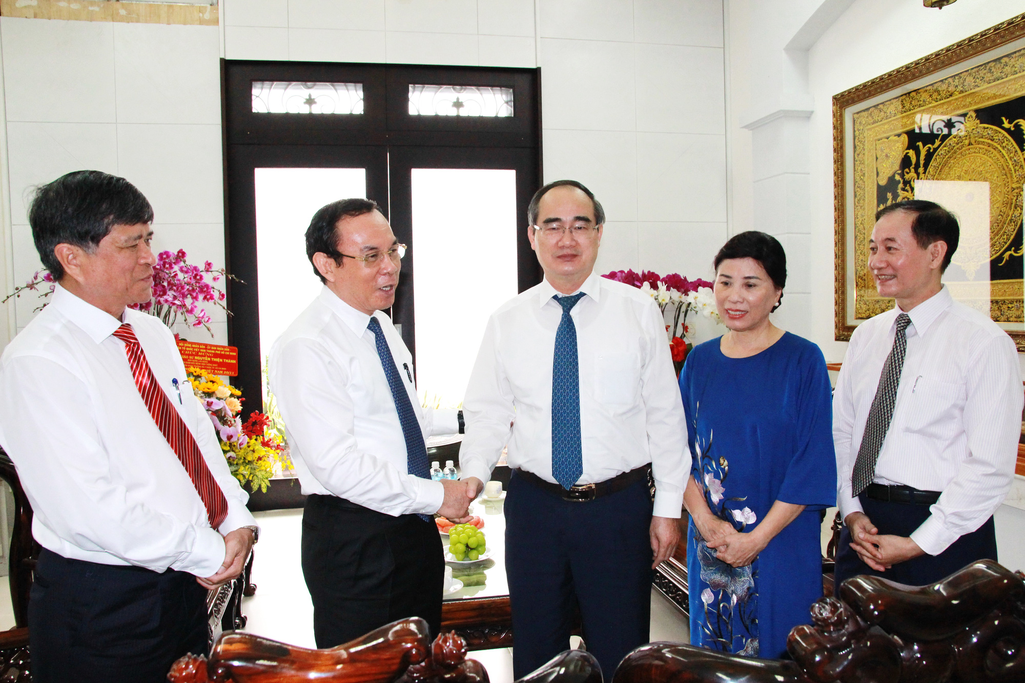 Bí thư Thành ủy TP HCM Nguyễn Văn Nên thăm nhà giáo, gia đình nhà giáo tiêu biểu - Ảnh 2.