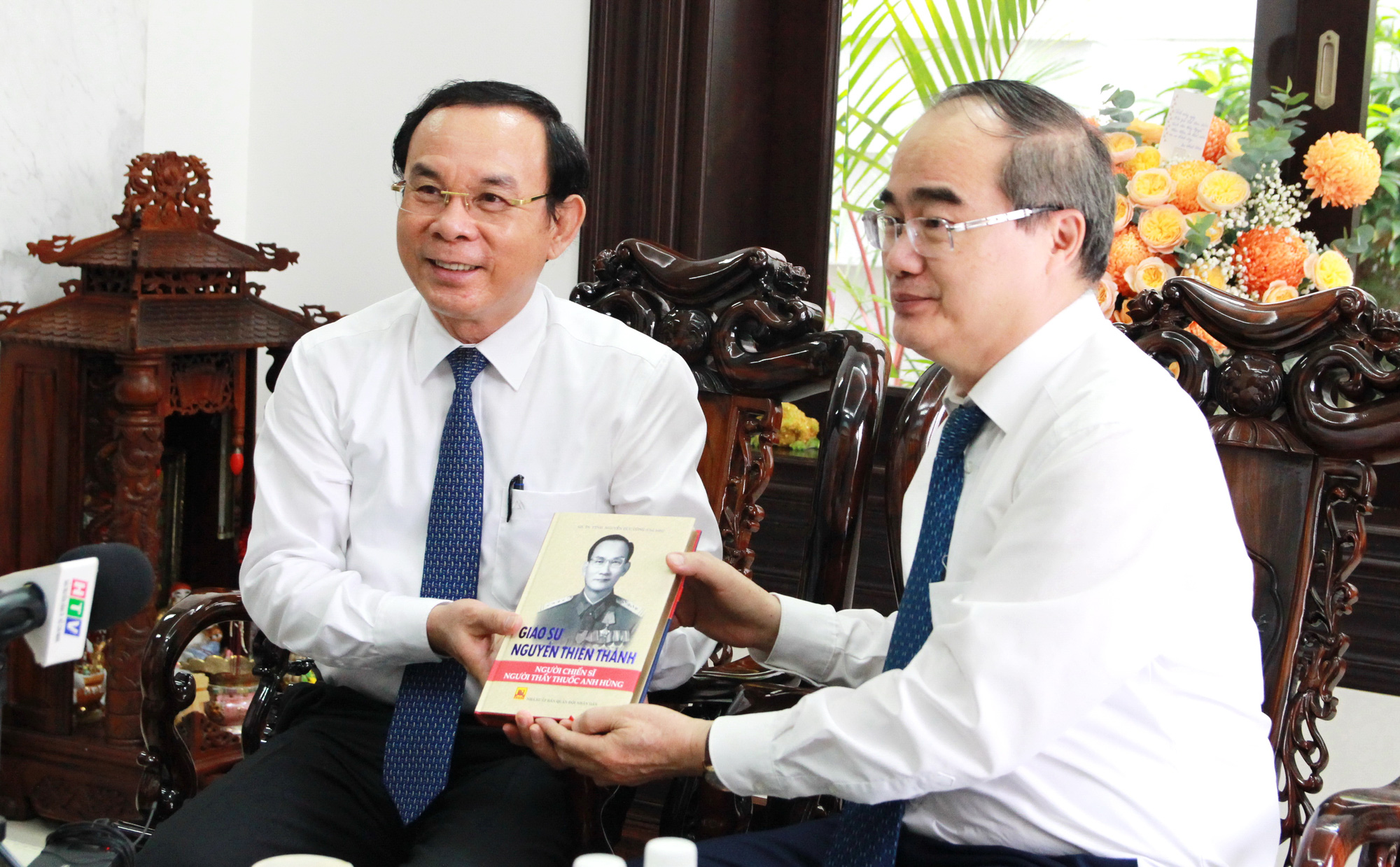 Bí thư Thành ủy TP HCM Nguyễn Văn Nên thăm nhà giáo, gia đình nhà giáo tiêu biểu - Ảnh 3.