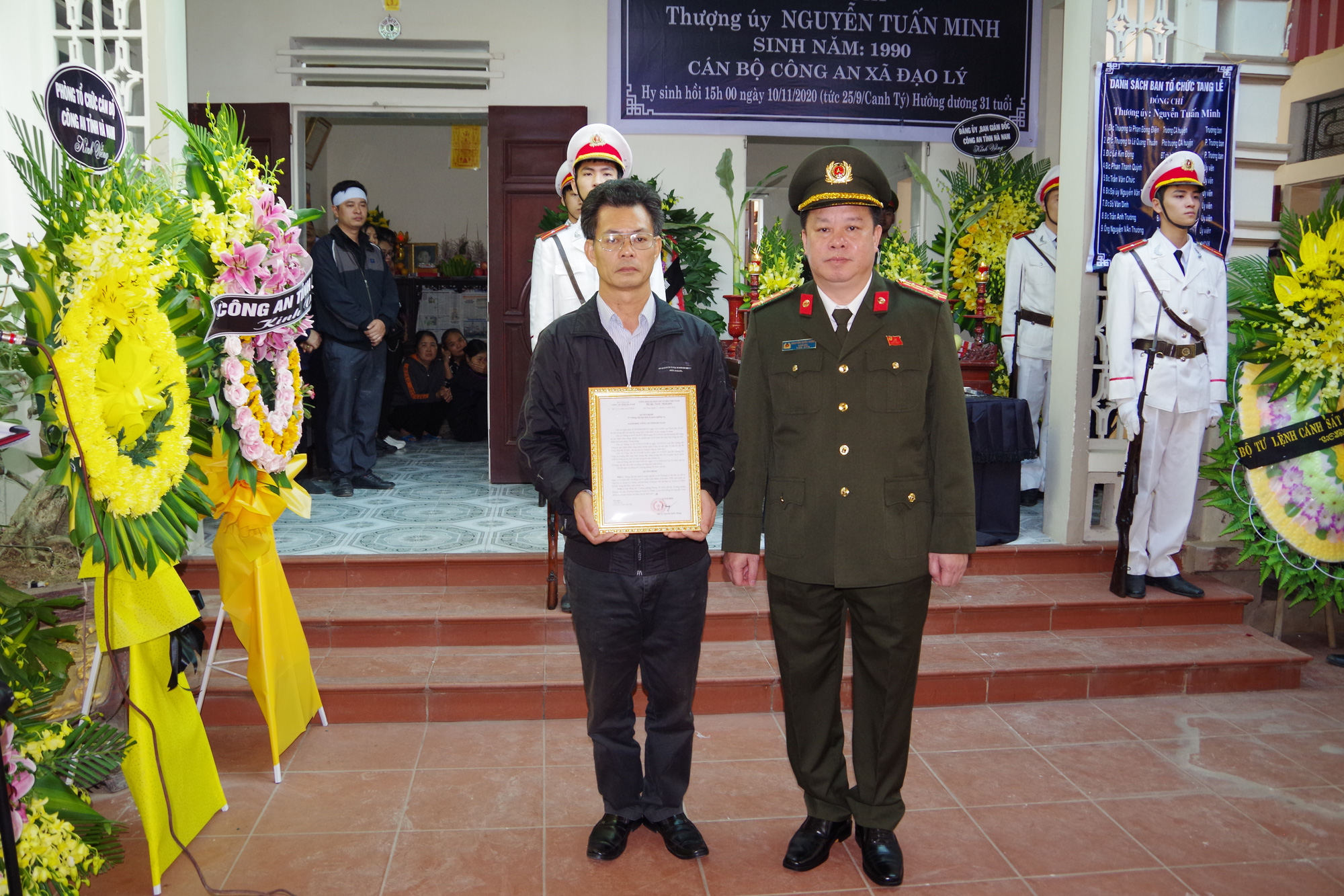 Khởi tố 4 người trong vụ thượng &uacute;y c&ocirc;ng an bị đ&aacute;nh tử vong - Ảnh 1.