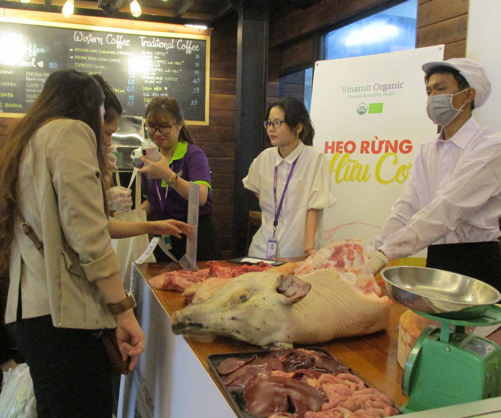 Thịt heo rừng hữu cơ lần đầu xuất hiện tại “Organic Town – Gis Market”