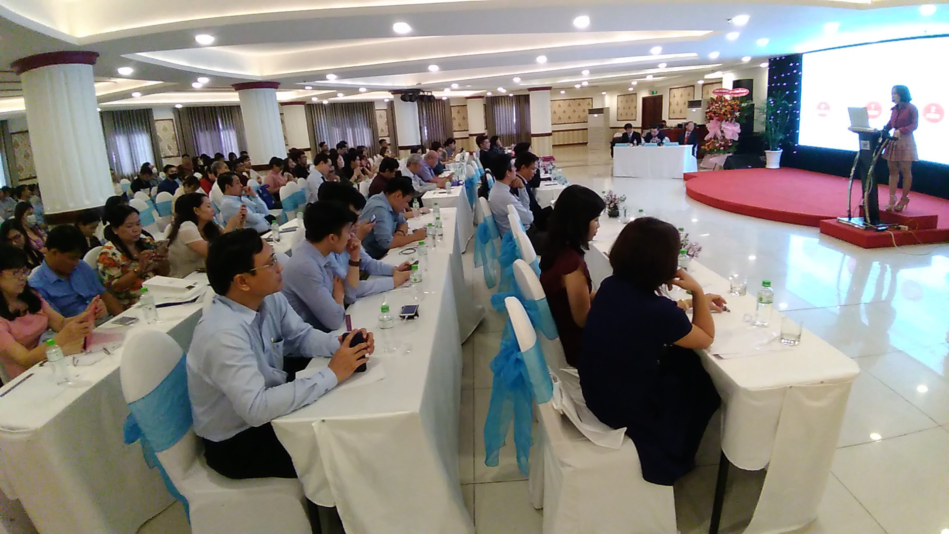 Mỗi năm người dân chi tới 75 tỉ USD để điều trị bệnh về da
