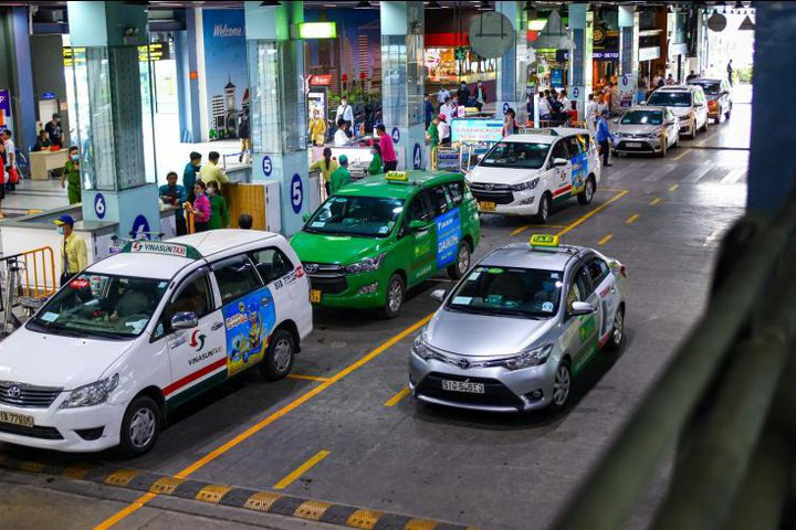 Xử lý tài xế taxi “chê khách gần” ở sân bay: Làm ngay chứ đừng nói nữa