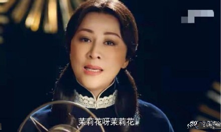 Ở tuổi 52, Lưu Gia Linh bị "ném đá" khi hóa thân thành thiếu nữ