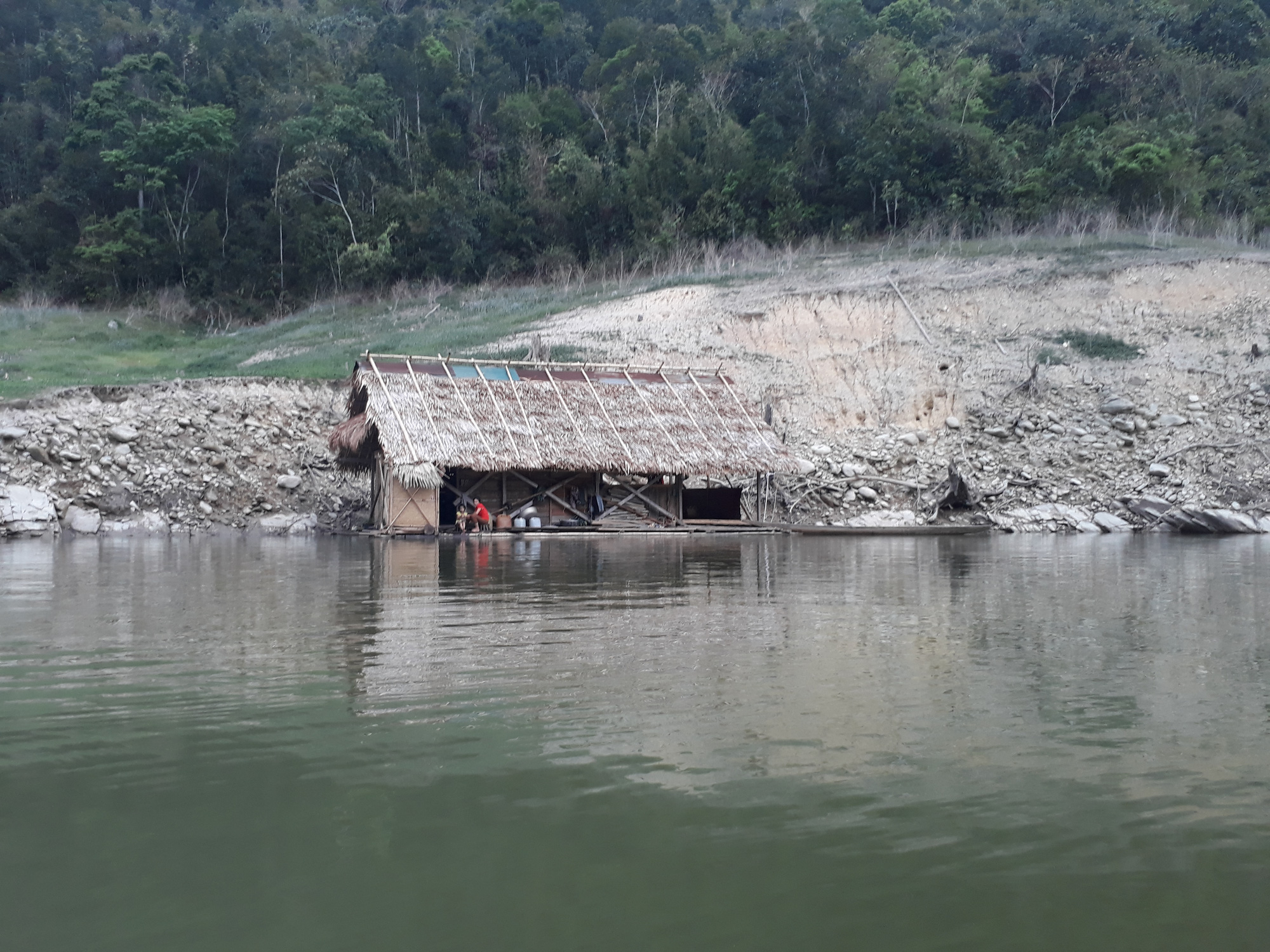 Một tỉnh "cõng" 32 thủy điện
