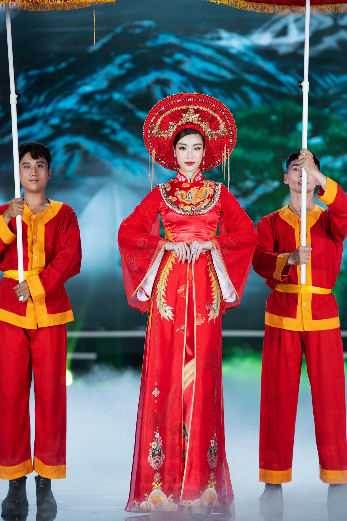 B&iacute; mật của hoa hậu Đỗ Mỹ Linh khi h&oacute;a th&acirc;n th&agrave;nh Th&aacute;nh Mẫu - Ảnh 1.