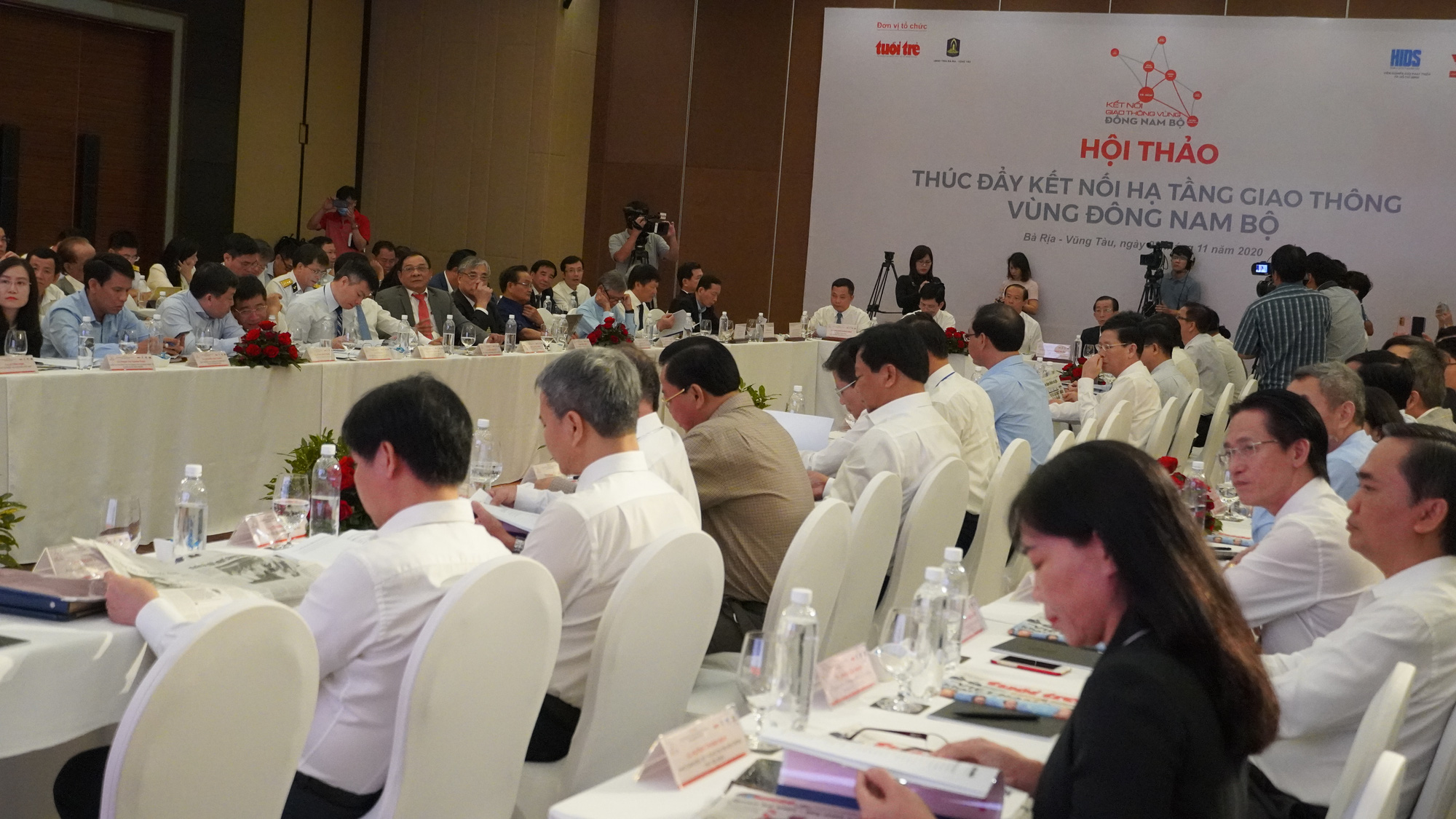 Phía trước là bầu trời, làm sao để Đông Nam Bộ bay lên? - Ảnh 1.