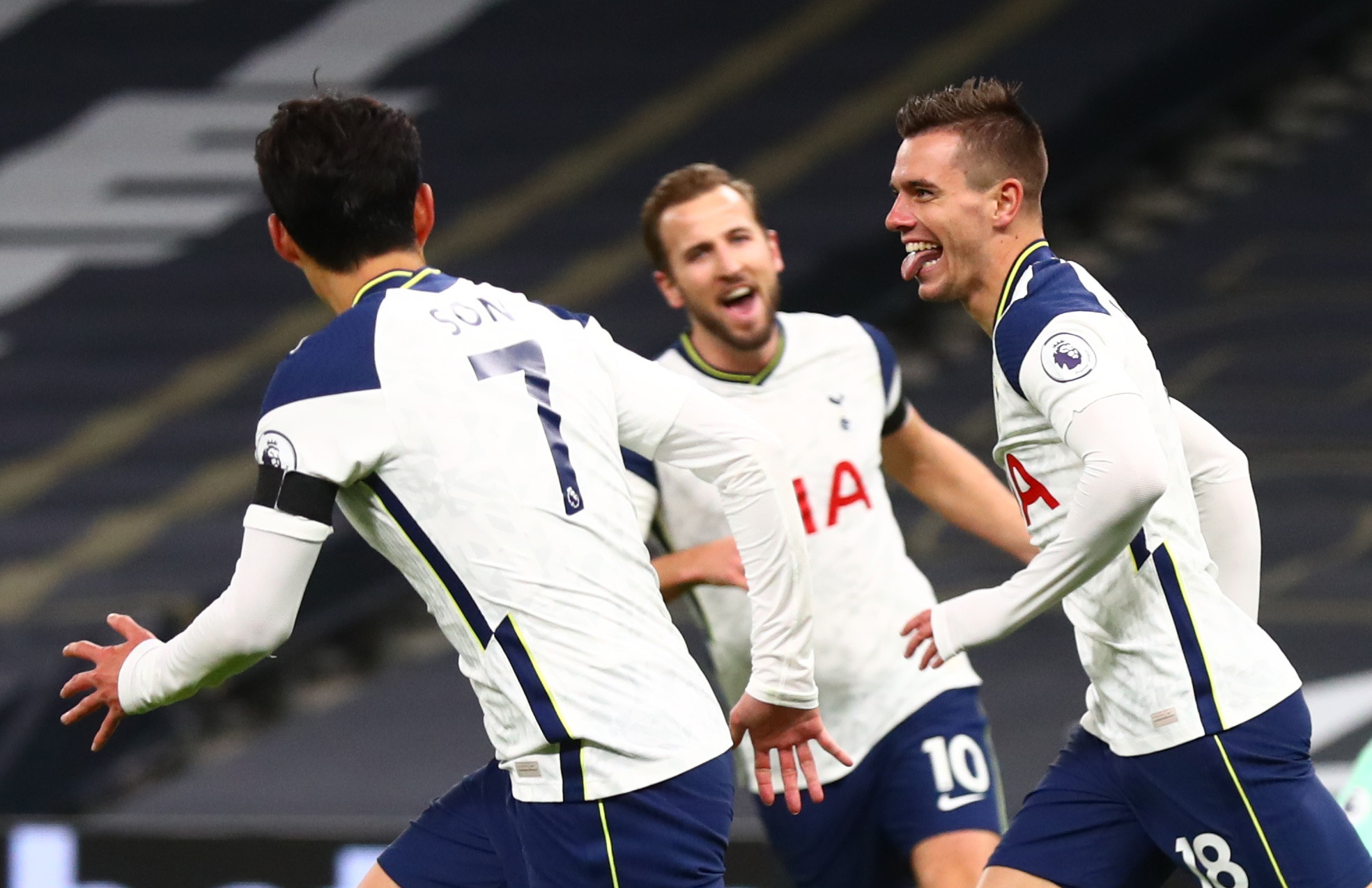 Son Heung-min lập công, Tottenham hạ Man City, lên đỉnh bảng Ngoại hạng Anh