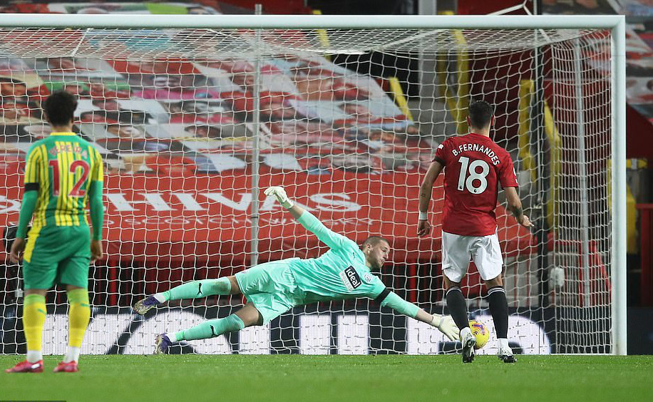 Tranh c&atilde;i nảy lửa phạt đền, Man United lần đầu v&agrave;o Top 10 - Ảnh 5.