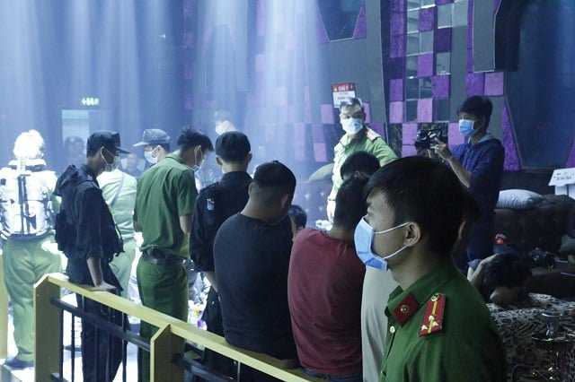 Bình Dương: Kiểm tra quán bar SIX T Club, phát hiện 74 người dương tính ma túy