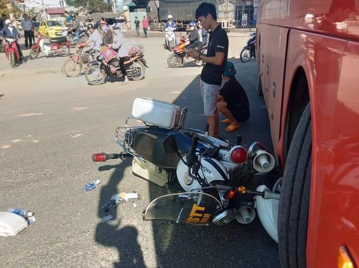 Công an TP Kon Tum nói gì vụ xe khách tông nhau với xe Cảnh sát trật tự?