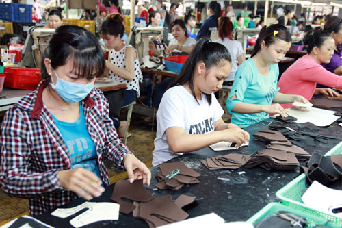 Lao động bị mất việc nên tham gia BHYT hộ gia đình