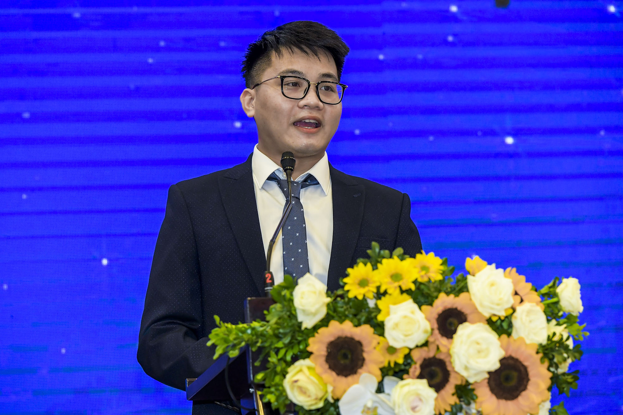 Vingroup trao học bổng gần 40 tỉ đồng đ&agrave;o tạo thạc sĩ, tiến sĩ  khoa học c&ocirc;ng nghệ - Ảnh 2.