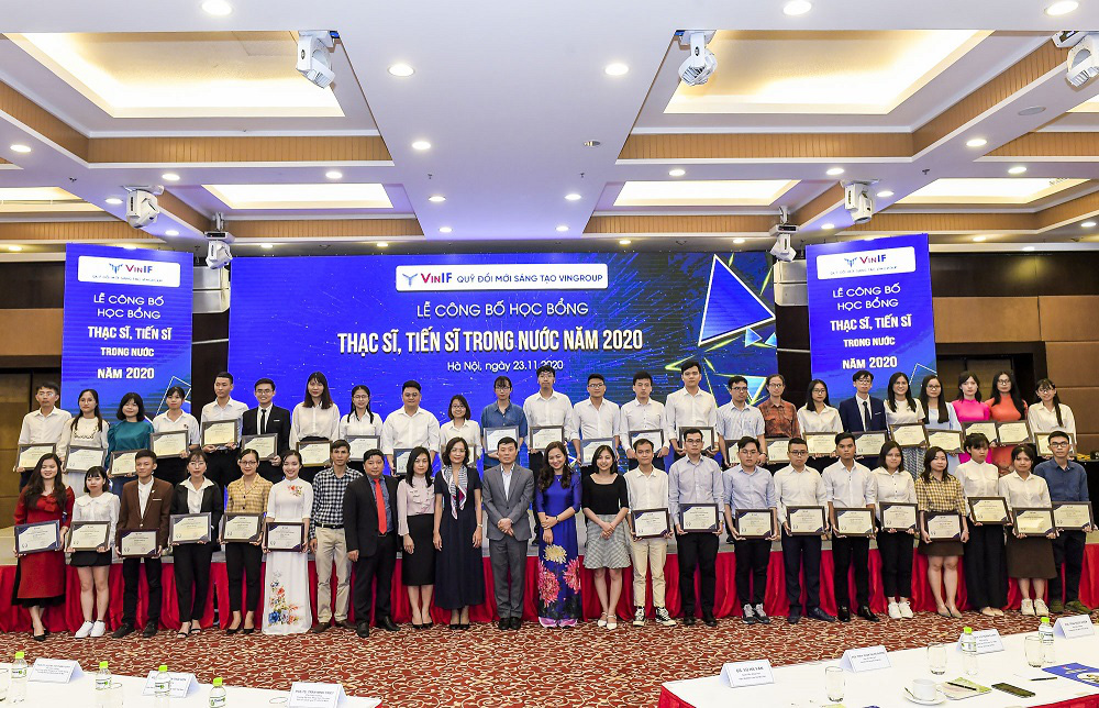 Vingroup trao học bổng gần 40 tỉ đồng đ&agrave;o tạo thạc sĩ, tiến sĩ  khoa học c&ocirc;ng nghệ - Ảnh 3.