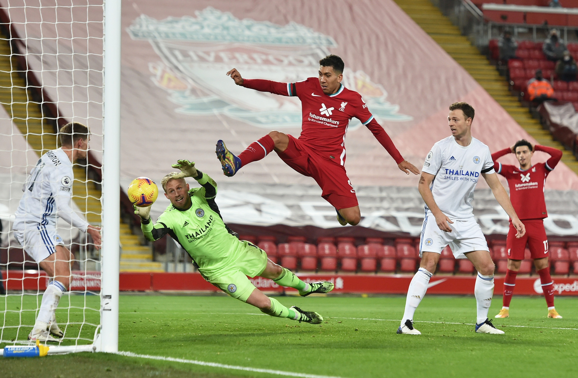 Mưa b&agrave;n thắng đ&aacute;nh đầu, Liverpool trở lại ng&ocirc;i nh&igrave; Ngoại hạng Anh - Ảnh 5.