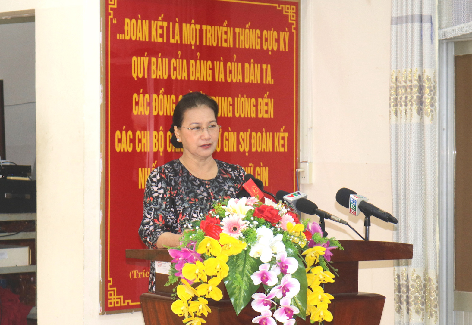 Chủ tịch Quốc hội Nguyễn Thị Kim Ng&acirc;n tiếp x&uacute;c cử tri tại Cần Thơ - Ảnh 1.