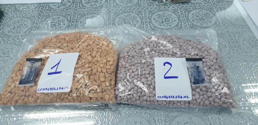 Giấu hơn 20kg ma túy trong các lô hàng quà biếu - Ảnh 2.