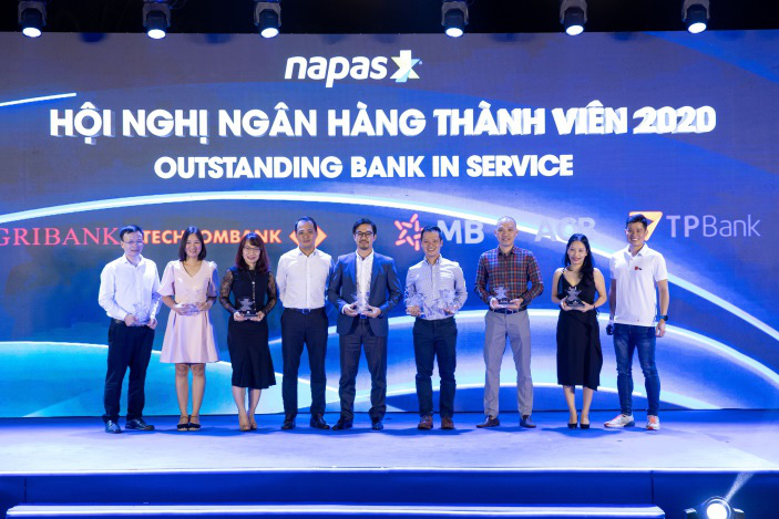TPBank cùng lúc nhận 3 giải thưởng về thẻ nội địa do NAPAS trao tặng