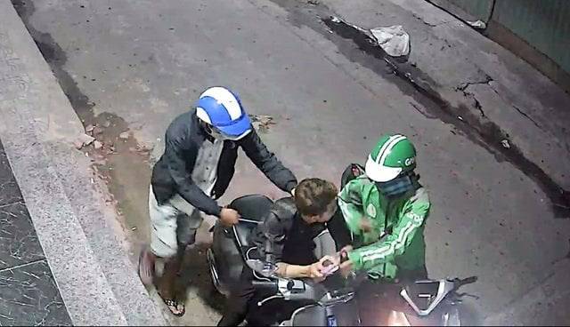 Tình tiết ly kỳ trong vụ bắt giữ hai kẻ cướp xe Vespa gây lo sợ ở quận Bình Tân