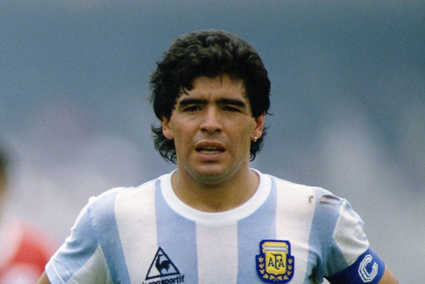 NÓNG: Danh thủ Diego Maradona đột ngột qua đời ở tuổi 60