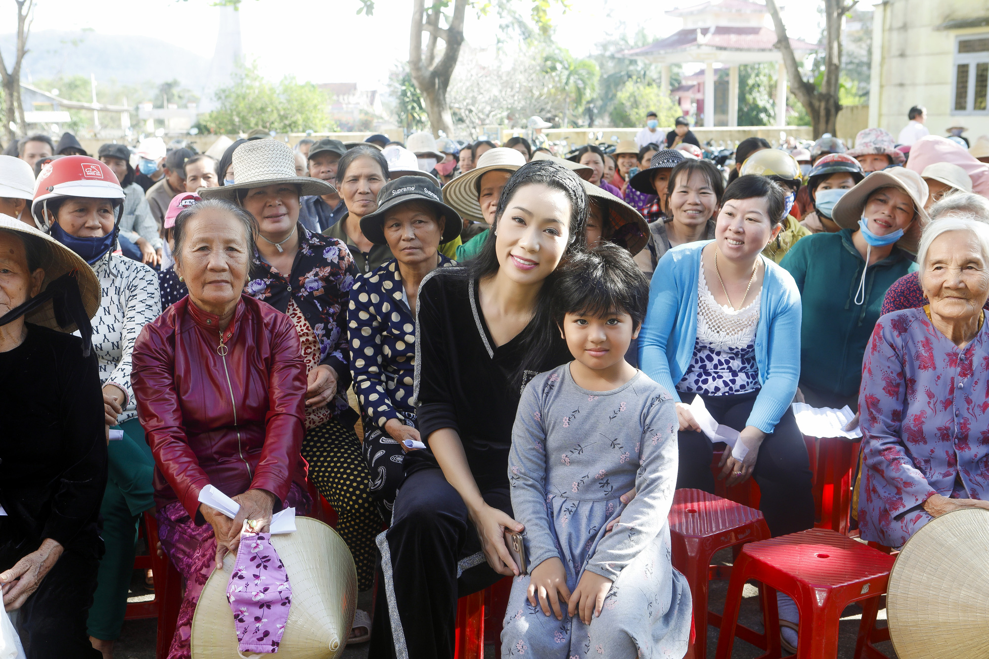 Thực hiện lời hứa, Trịnh Kim Chi mang 2,36 tỉ đồng đến bà con vùng lũ - Ảnh 5.