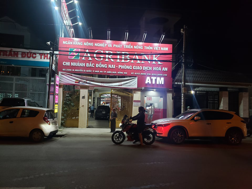 Truy bắt kẻ bịt mặt, cầm hung khí xông vào ngân hàng ở Đồng Nai hô to "lựu đạn đây"