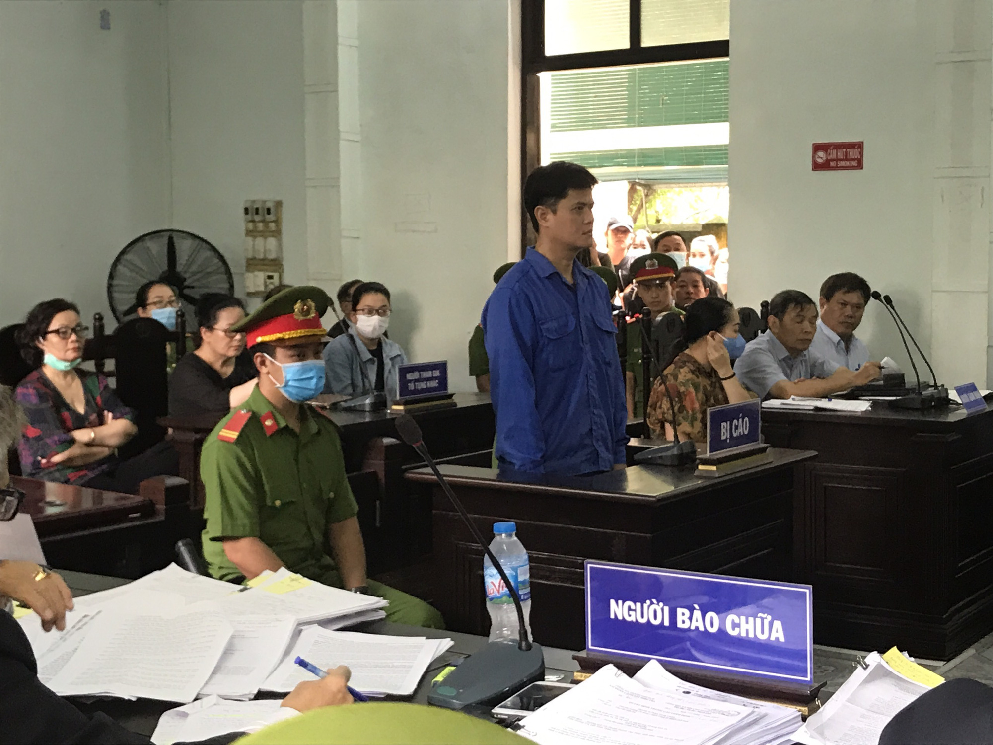 Vị bác sĩ da liễu bị tố hiếp dâm nữ điều dưỡng khai gì trước tòa?
