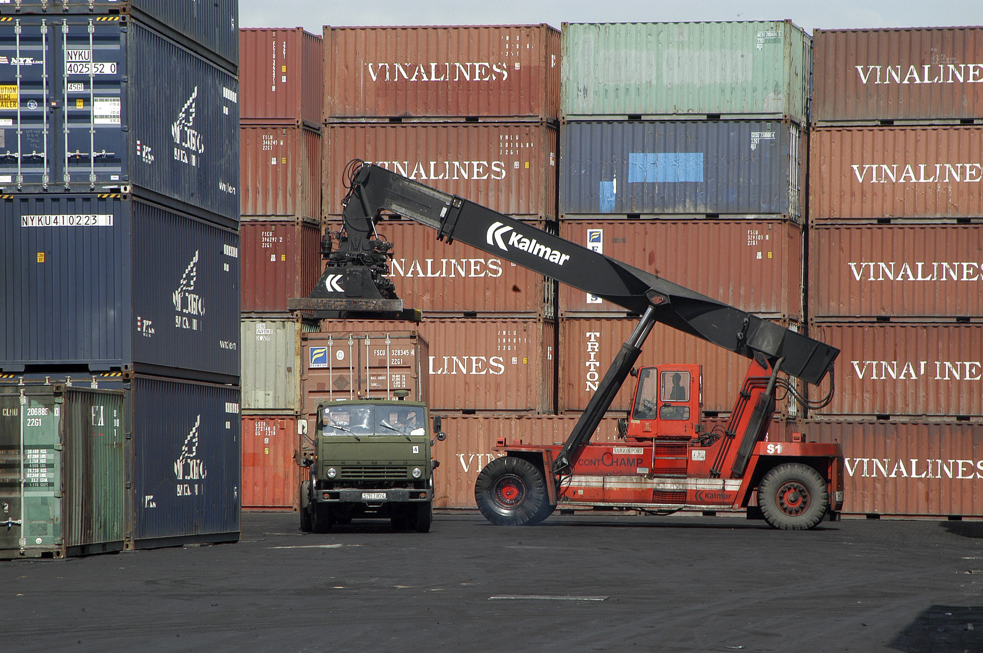 Đầu tư mạnh để giảm chi phí logistics