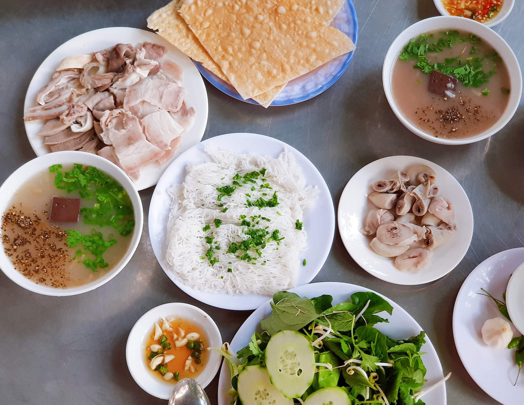 Ăn g&igrave; khi du lịch Ph&uacute; Y&ecirc;n? - Ảnh 3.