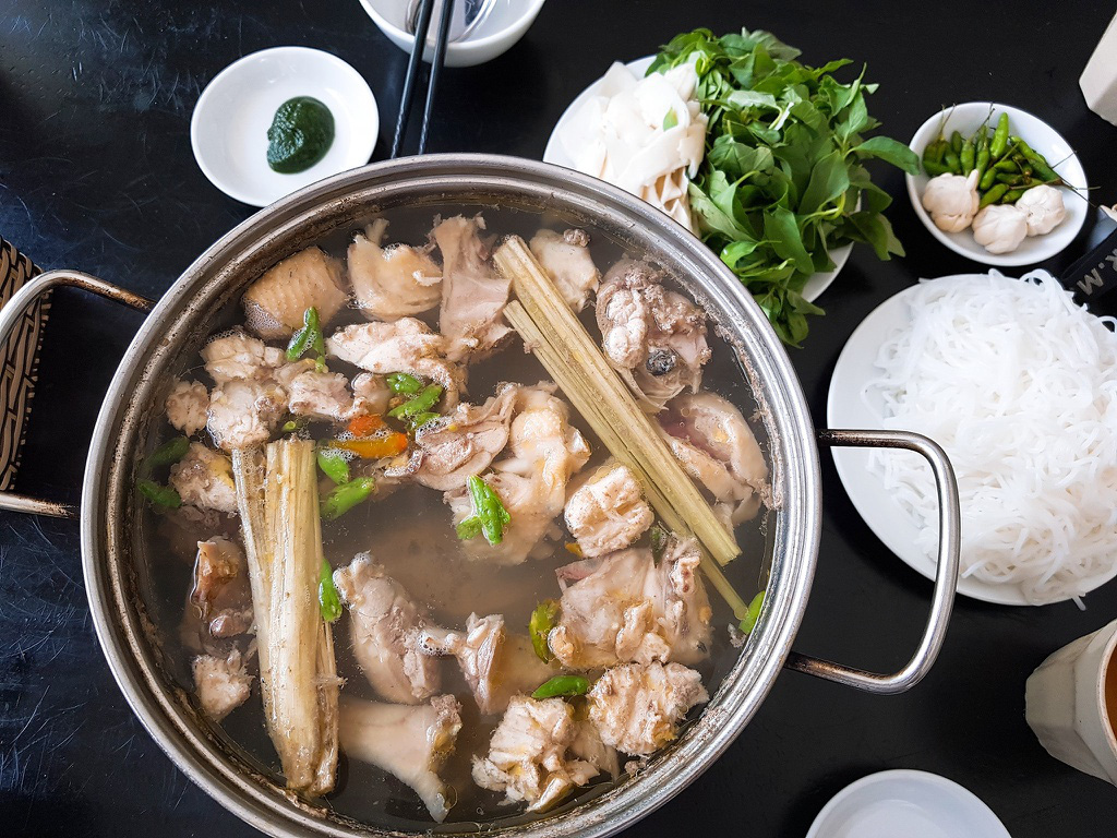 Ăn g&igrave; khi du lịch Ph&uacute; Y&ecirc;n? - Ảnh 7.