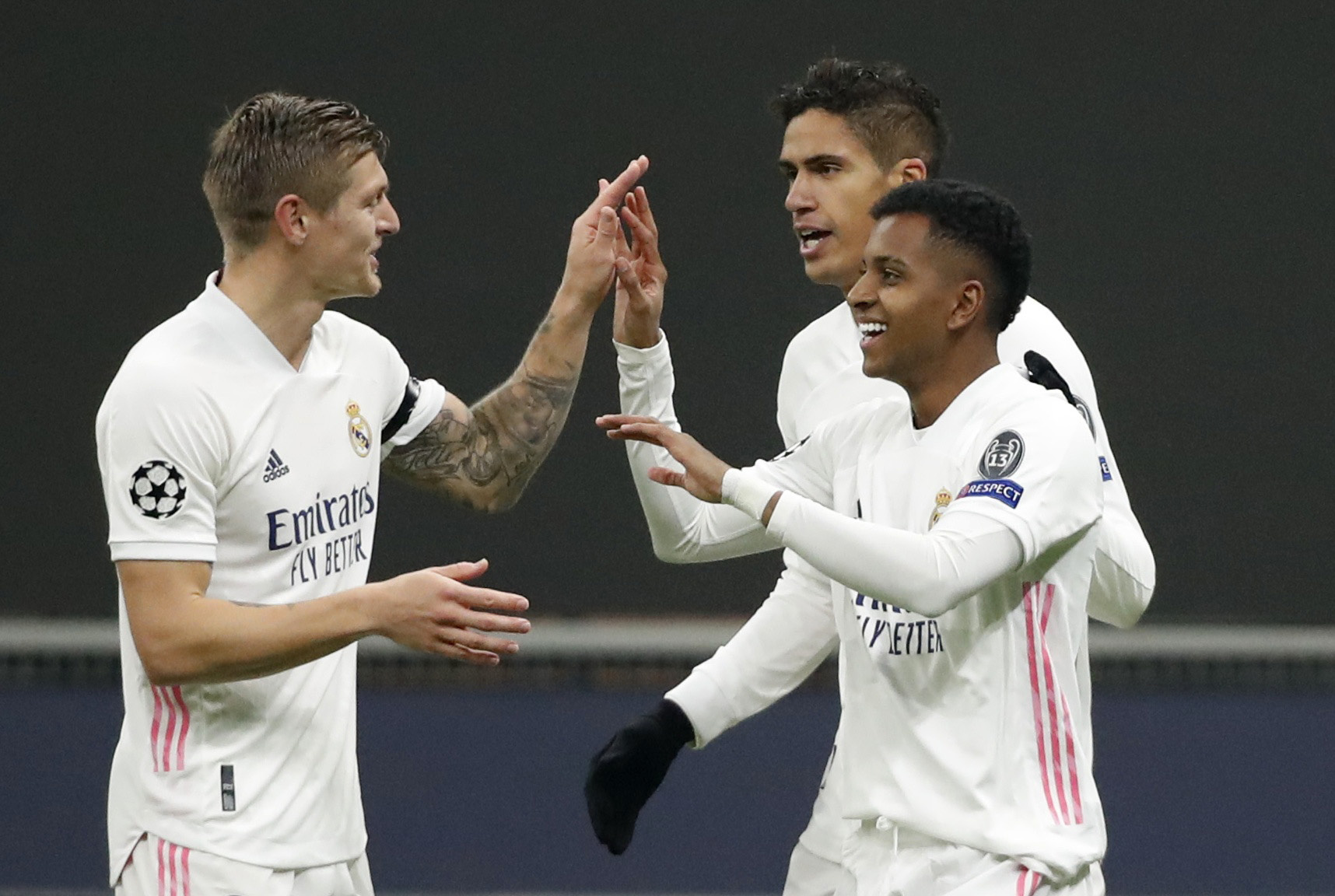 Thẻ đỏ tai hại, Inter Milan trắng tay trước Real Madrid tr&ecirc;n s&acirc;n nh&agrave; - Ảnh 7.