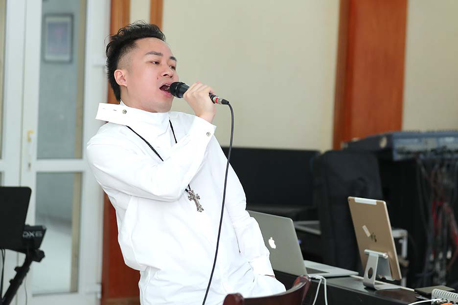 T&ugrave;ng Dương say m&ecirc; luyện tập trước concert để đời - Ảnh 3.