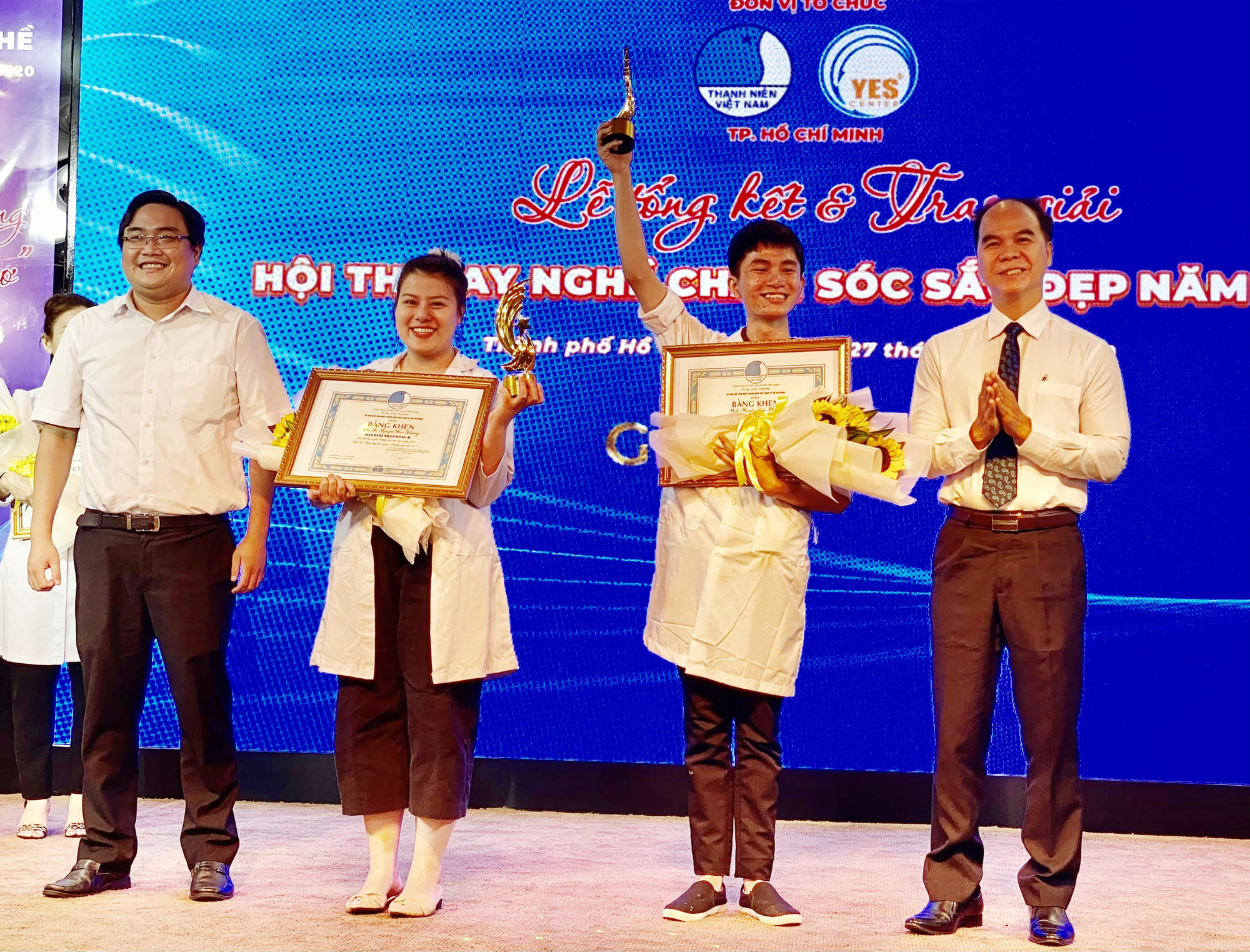 Tôn vinh thí sinh giỏi nghề làm đẹp