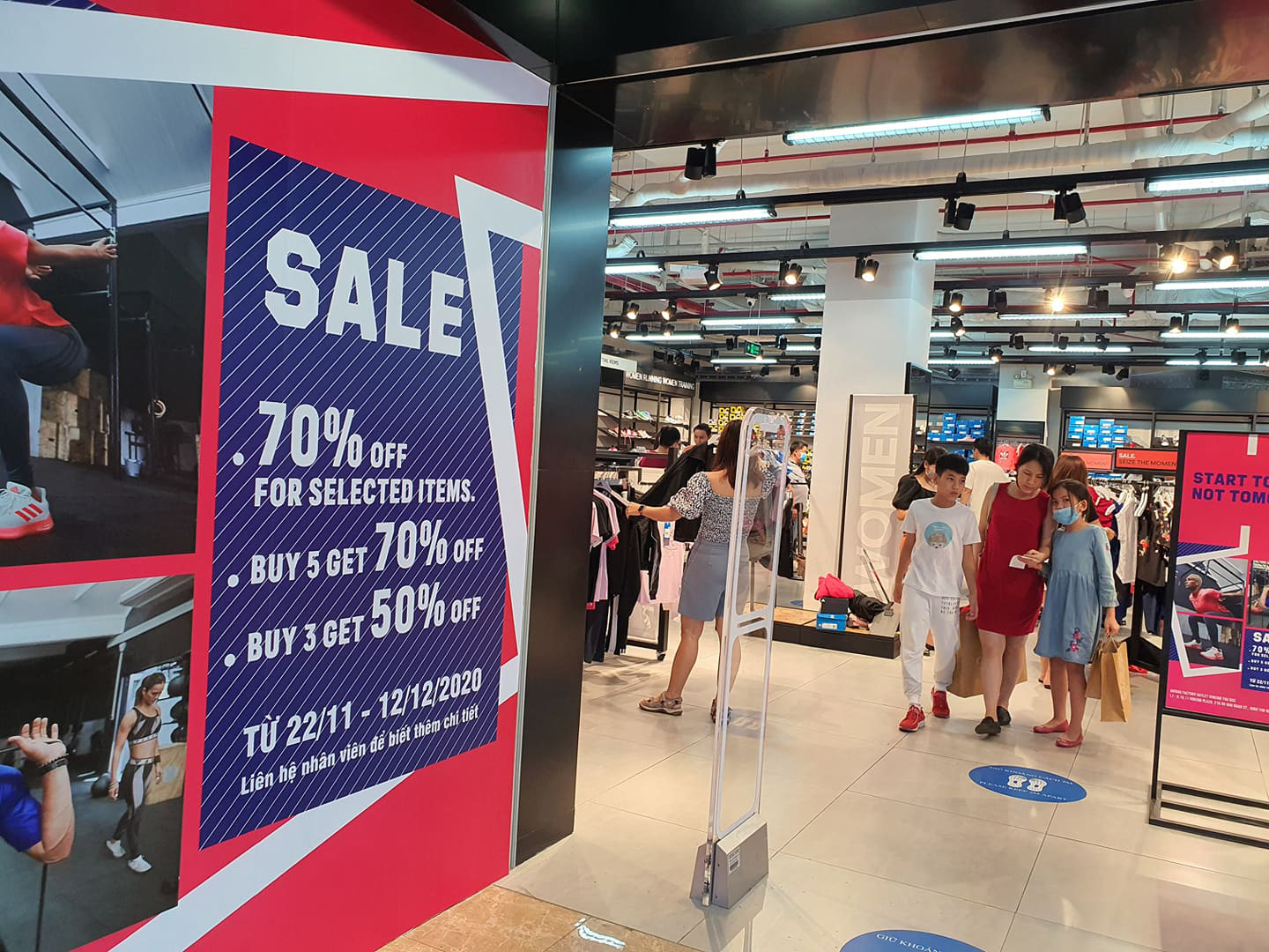 Đổ x&ocirc; mua sắm dịp Black Friday - Ảnh 3.