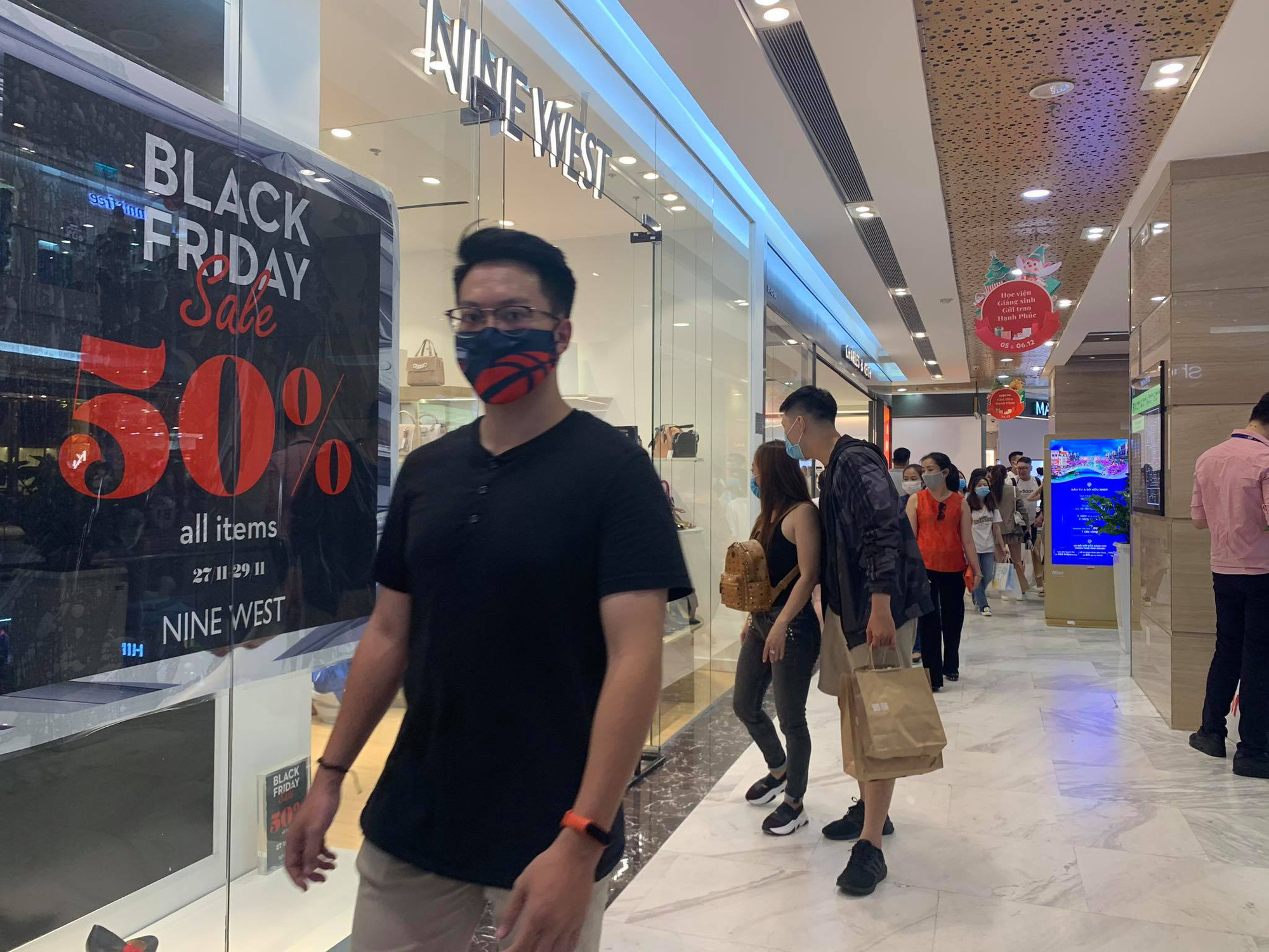 Đổ x&ocirc; mua sắm dịp Black Friday - Ảnh 12.