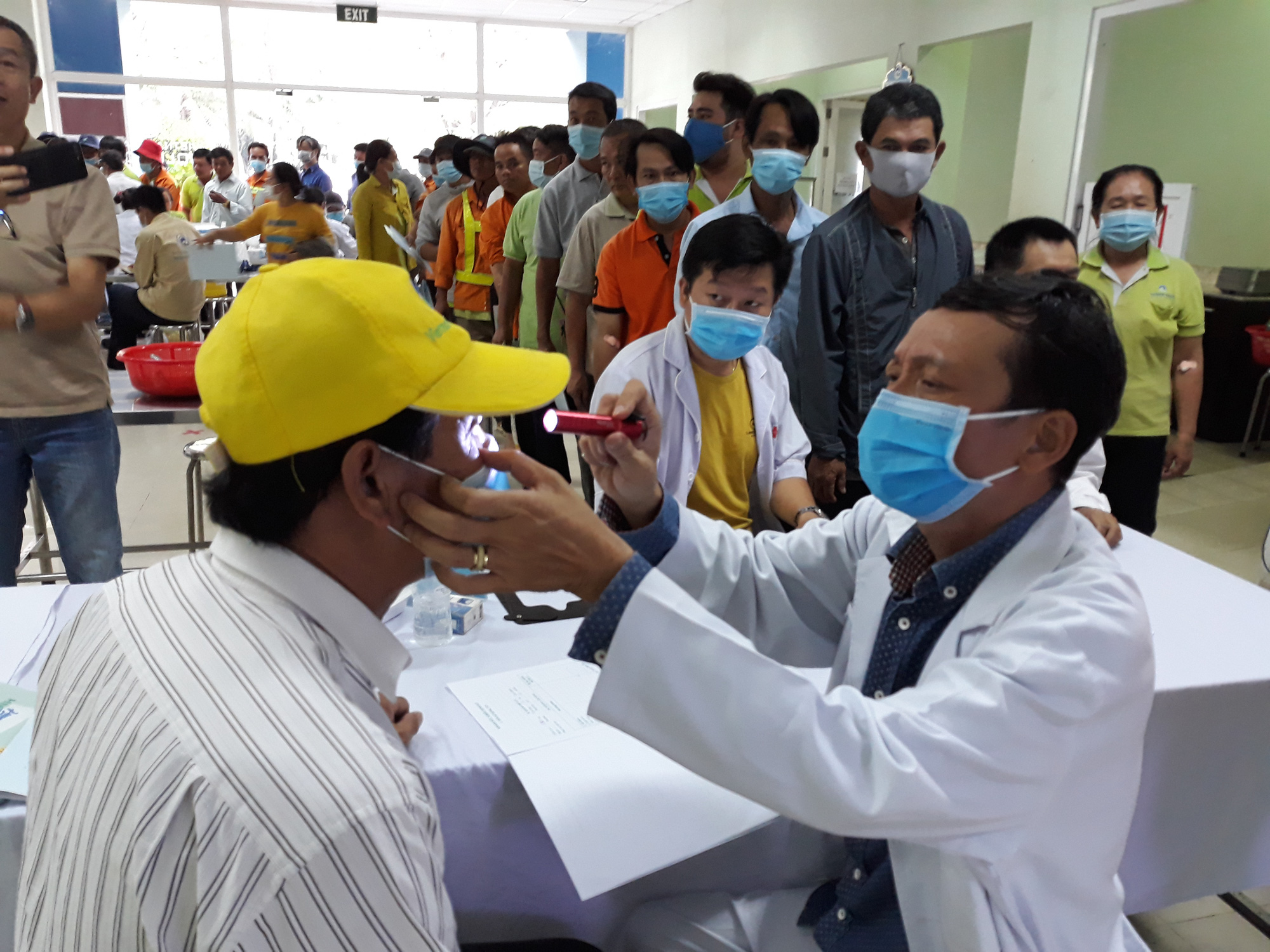 VWS chăm s&oacute;c sức khỏe cho người lao động - Ảnh 1.