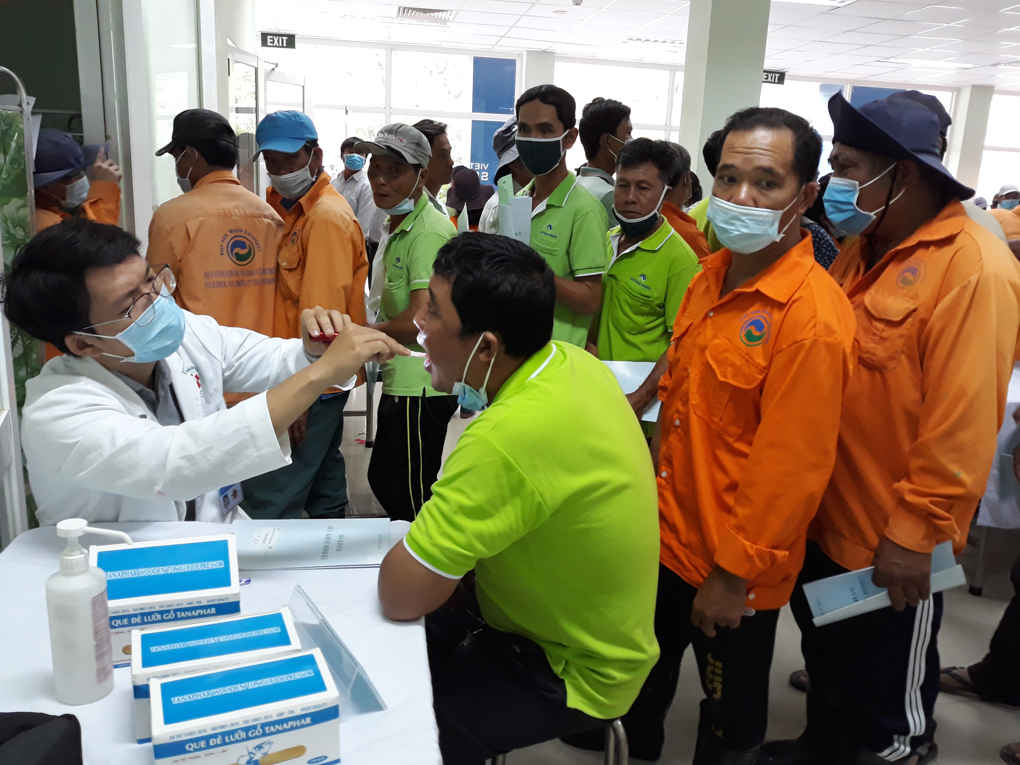 VWS chăm s&oacute;c sức khỏe cho người lao động - Ảnh 2.
