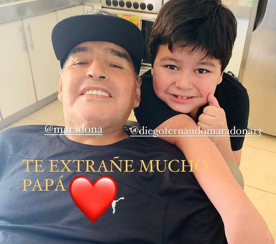 CLIP: Lễ an t&aacute;ng huyền thoại Maradona - Nước mắt tiếc thương, m&aacute;u đổ v&igrave; bạo động - Ảnh 8.