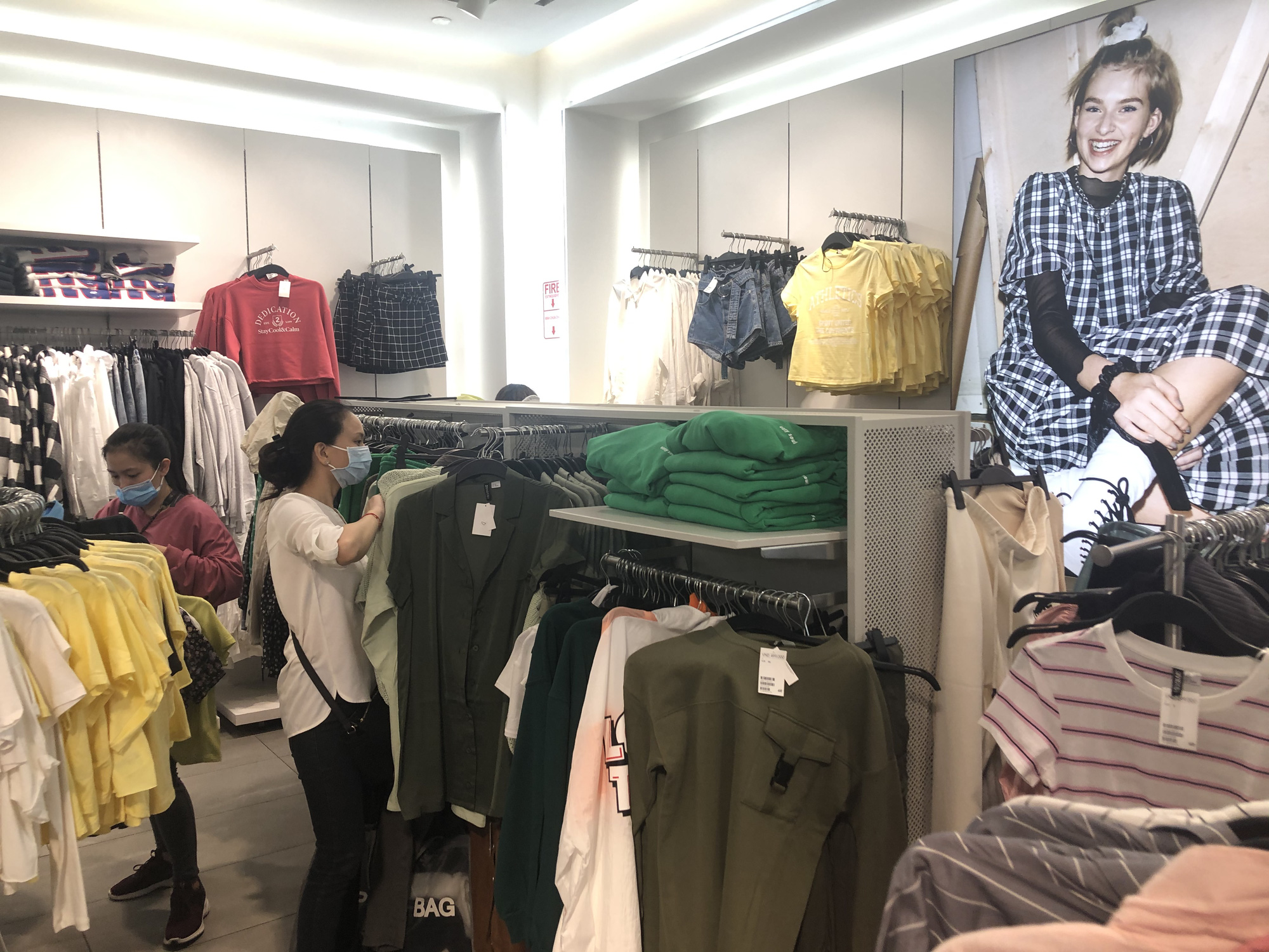 Đổ x&ocirc; mua sắm dịp Black Friday - Ảnh 5.